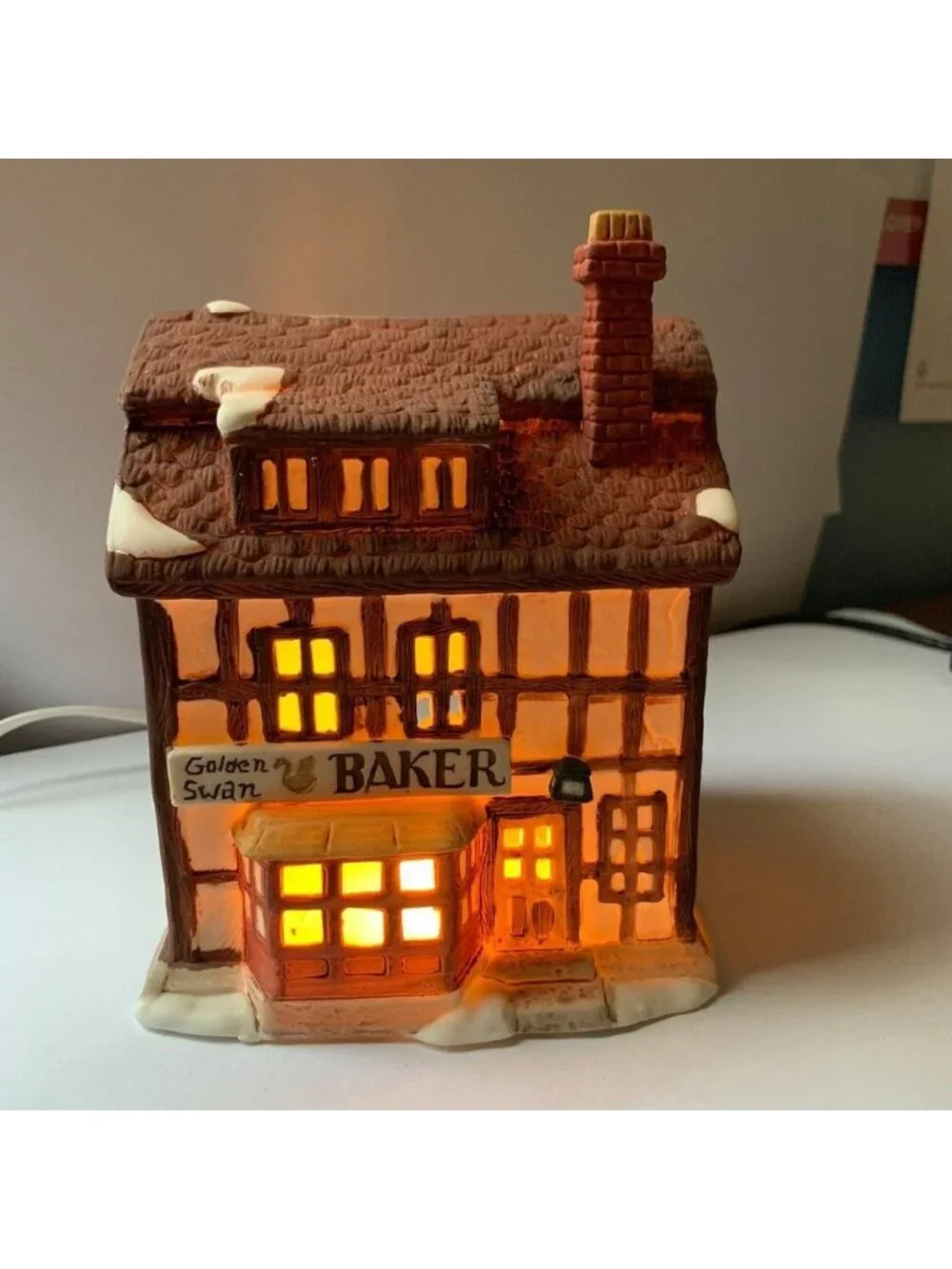Dept 56 Golden Swan Baker Dickens Village Lighted Building - 1984 (no box)